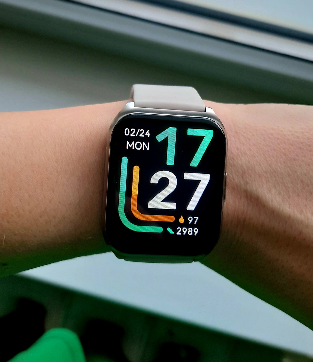 Сегодняшнее фото. Это я утром часы решила одеть, чтоб посмотреть как хожу в течение дня на работе.