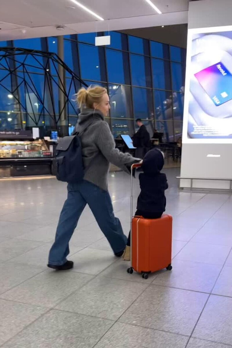    Альбина Джанабаева с дочкой Социальные сети