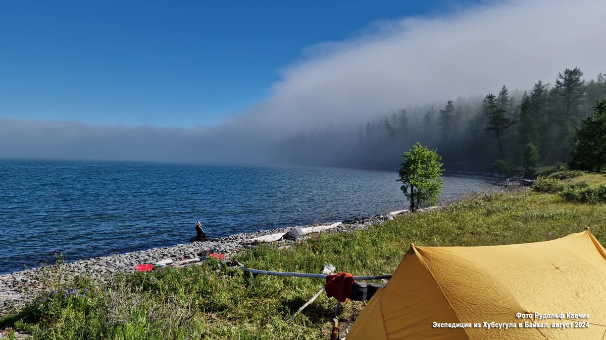 Ночёвка в одном из заливов озера Хубсугул. Экспедиция их Хубсугула в Байкал, 1000 км на вёслах 40 дней. Фото Рудольф Кавчик
