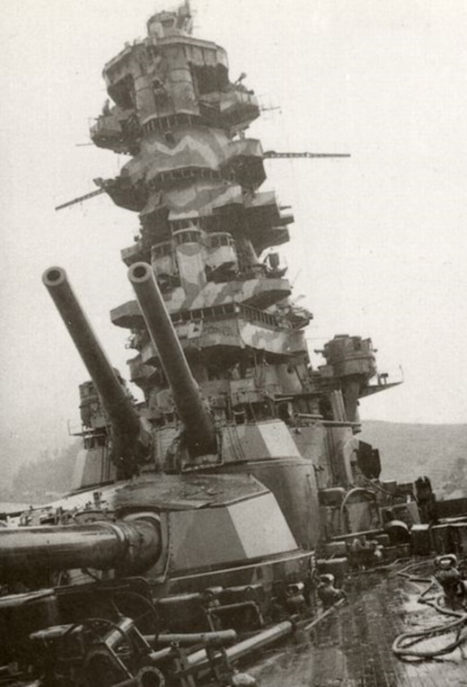 356-мм орудия имели не только линкоры типа "Фусо" - башни линкора "Исэ"