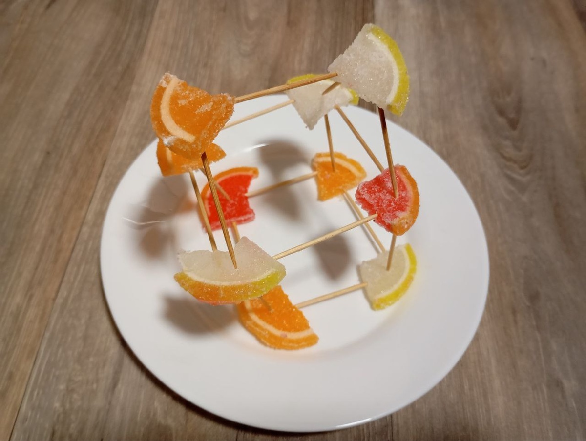 Такая конструкция получилась из мармеладных долек. (Источник: личный архив автора)