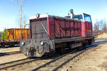 Это один из тепловозов, обслуживающих эту железную дорогу!…