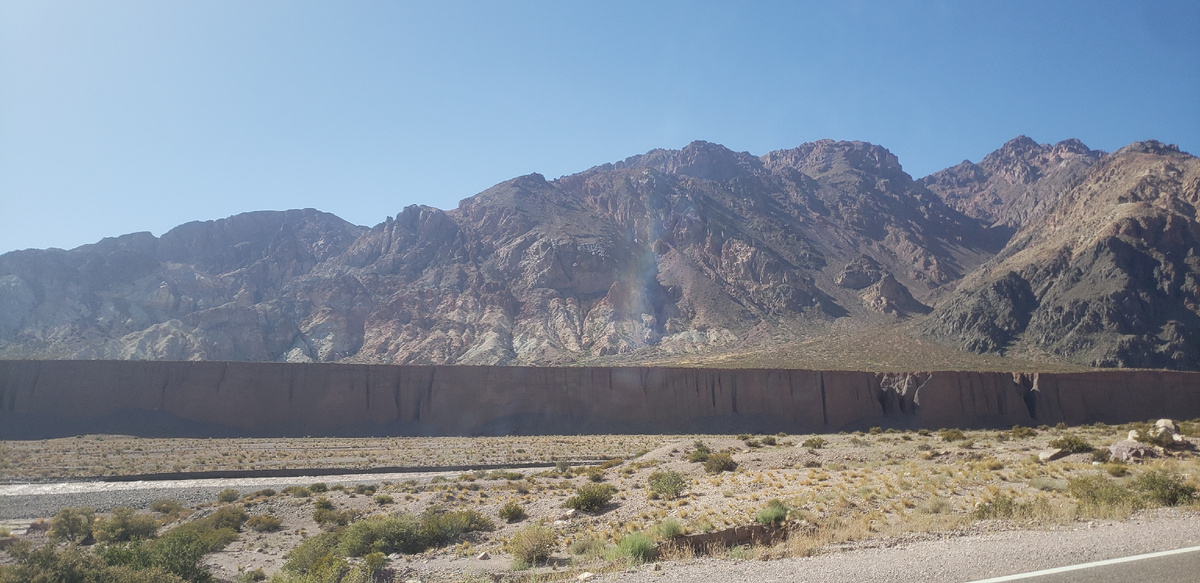 Как будто грунт ножом отрезало