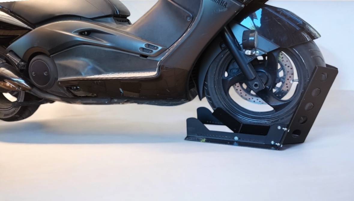 Фиксатор переднего колеса мотоцикла в прицепе 