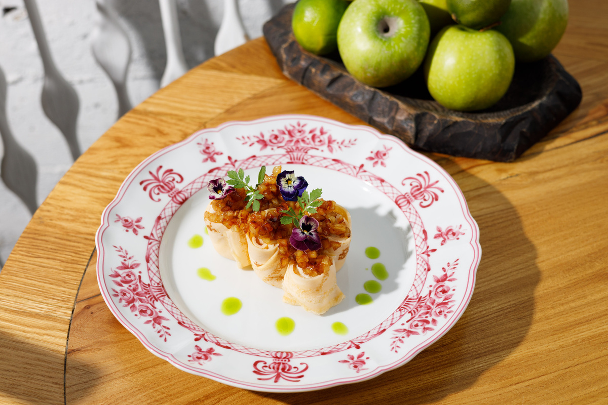 Блинчики с форшмаком из северной рыбы с золотыми яблоками - 780 руб.