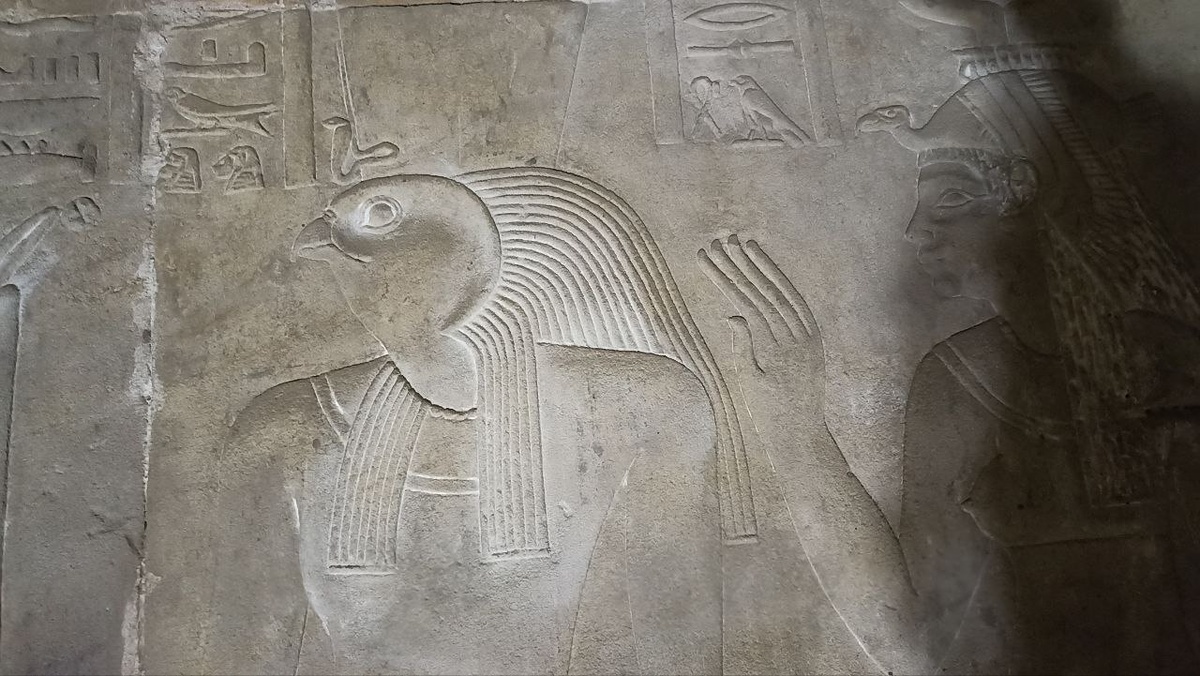 Бог Гор и Изида