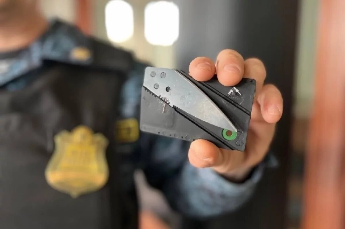    Астраханец пытался пронести в суд нож, замаскированный под карту