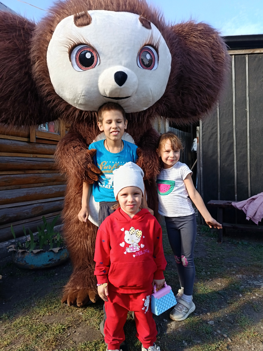 Мои ребятишки, Никита, Юля и Алиса, самая маленькая. 