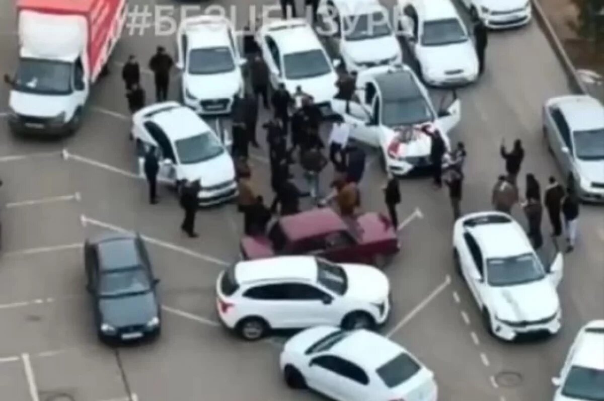    В Краснодаре начали проверку после танцев водителей прямо на дороге