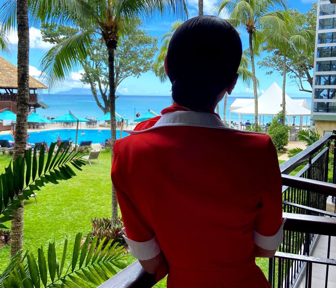 Профессия бортпроводника — это не только постоянные путешествия, но и огромная ответственность за пассажиров и состояние салона самолёта