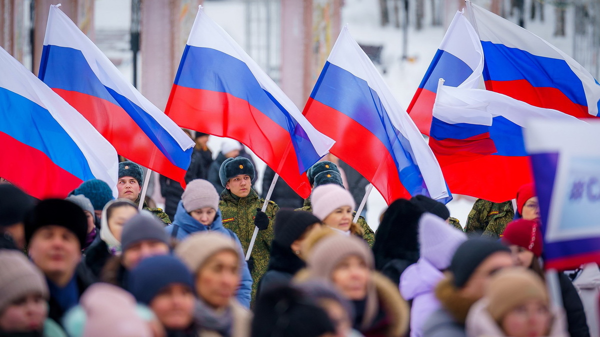   Югорчане объединились вокруг национального лидера и наших бойцов