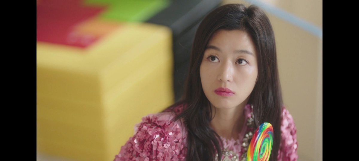 Кадр из дорамы "Легенда синего моря"