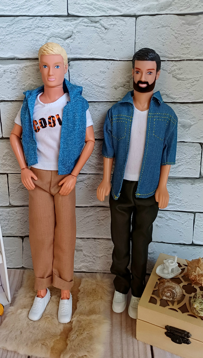 Кевины - блондин и бородач)