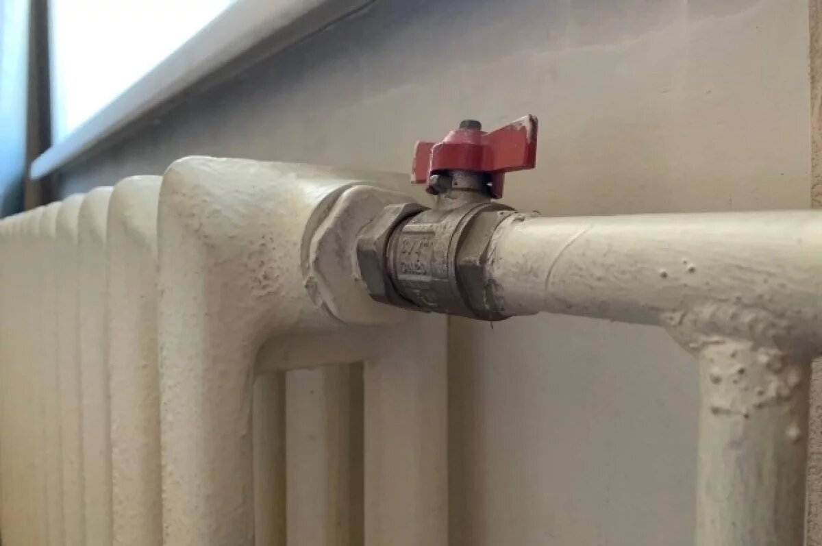    В Дагестане родня приковала 15-летнюю девочку к батарее и держала взаперти