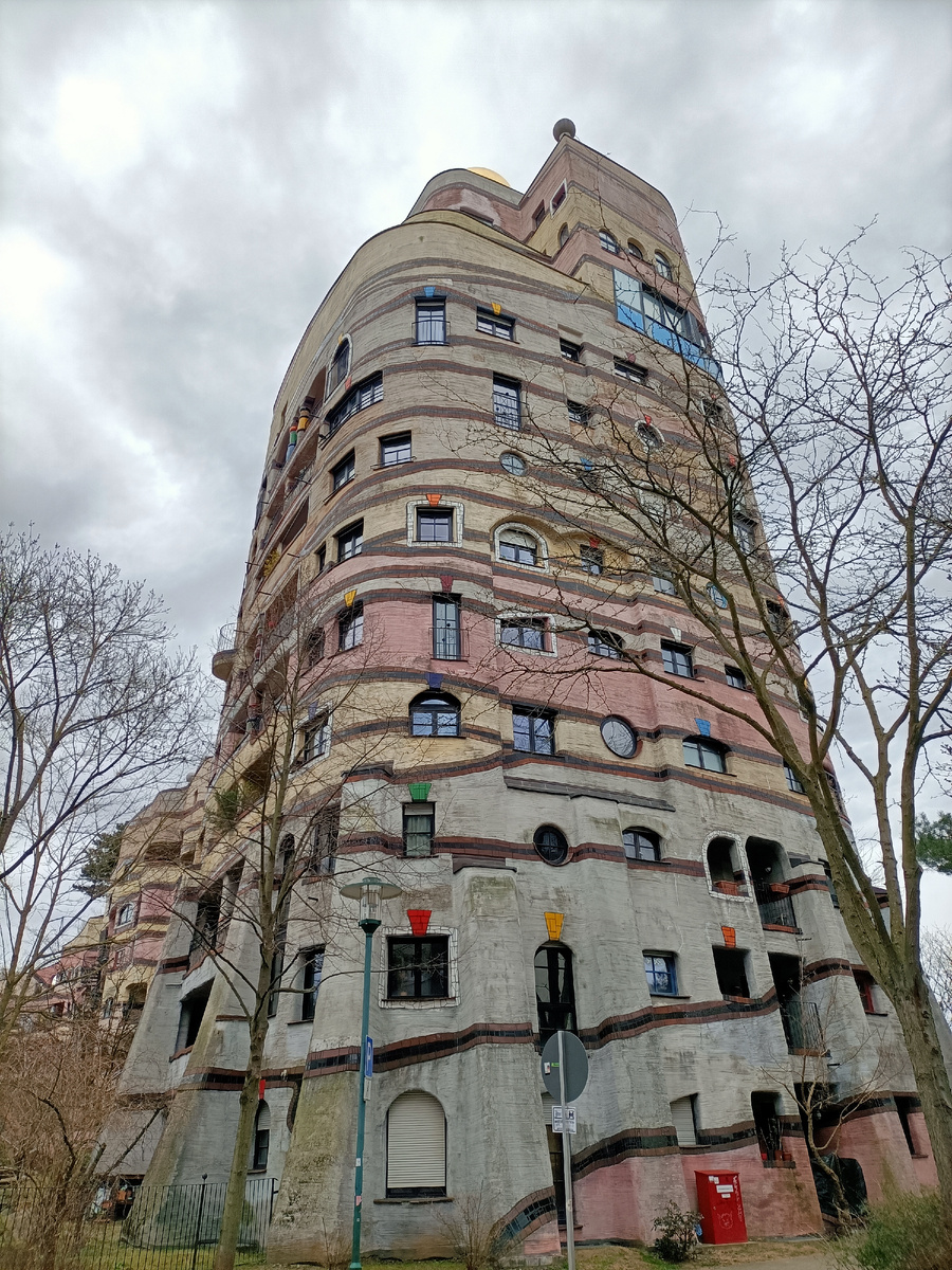 Дом Хундертвассер. Дармштадт. Германия. Фото автора 