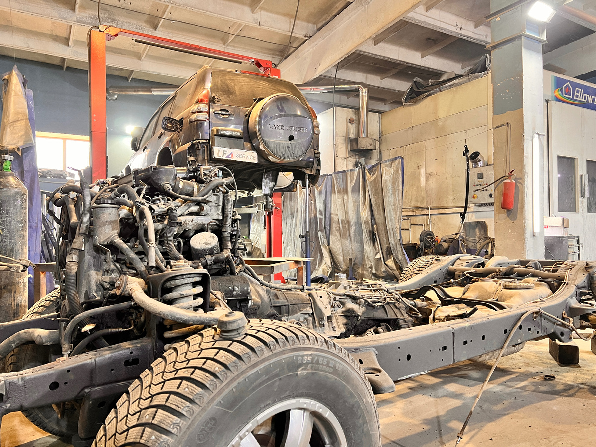 Ремонт рамы внедорожника Toyota Land Cruiser Prado 120 в LFA Service