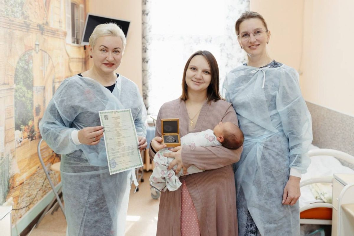    Можно подать заявление на регистрацию рождения, выбрать имя для ребенка и согласовать его с отцом на специальной платформе