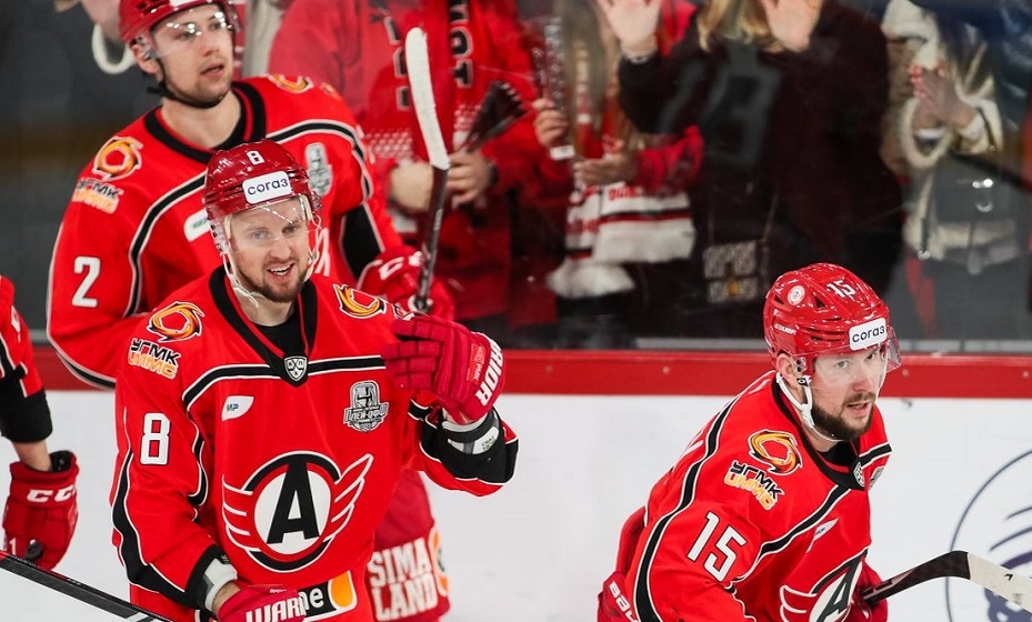    «Автомобилист» обыграл «Ак Барс» и сделал счет в серии 3-0 в свою пользу. Фото: ХК «Автомобилист»