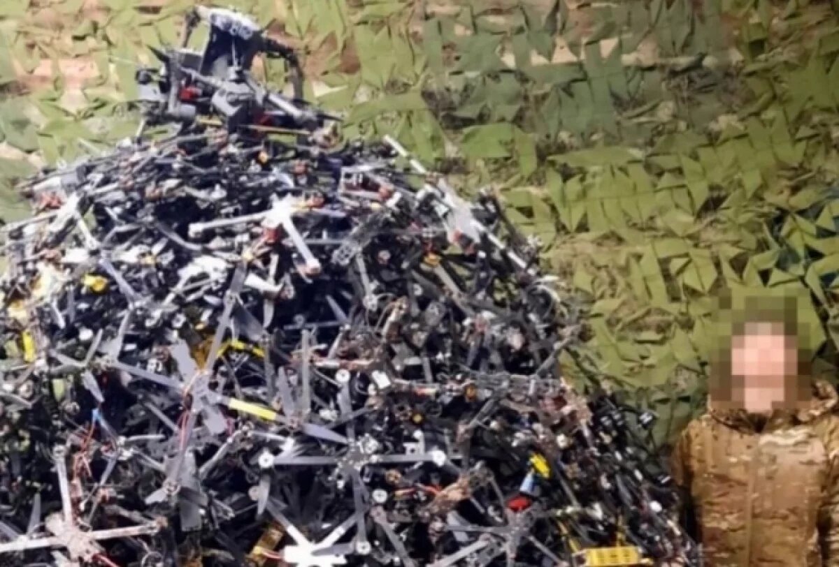    Бойцы РФ показали гору нейтрализованных дронов ВСУ