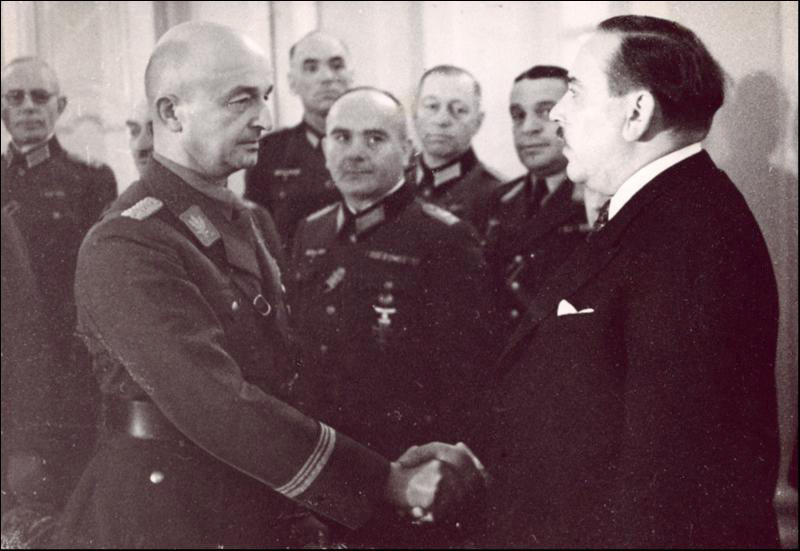 Комиссар Генерального округа Эстония Карл Литцман и руководитель Самоуправления Эстонии Хяльмар Мяэ, 5 декабря 1941 года