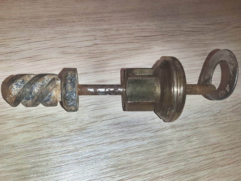 Вот такая штука - которая тут же получила классификацию по шкале неопознанных  фиговин - 9 баллов их 10