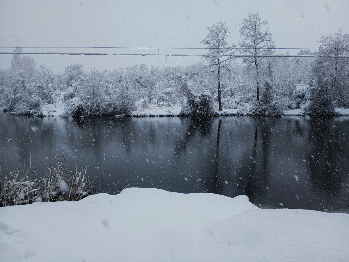 Озеро. Зима. Грузия 