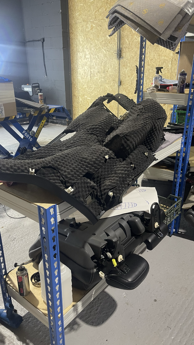 Шумоизоляция  Toyota Land Cruiser 200