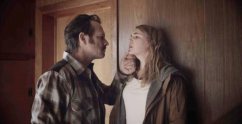 Кадр из фильма «Mean Dreams». Режиссер: Нэйтан Морландо. Производство: Coronel Group, Euclid 431 Pictures, JoBro Productions & Film Finance, Northern Ontario Heritage Fund, Ontario Media Development Corporation (OMDC), Project AMB, Scythia Films, Sugar Shack Productions, Téléfilm Canada, Tip-Top Productions, Vigilante Productions, Woods Entertainment. Прокат: Capella Film