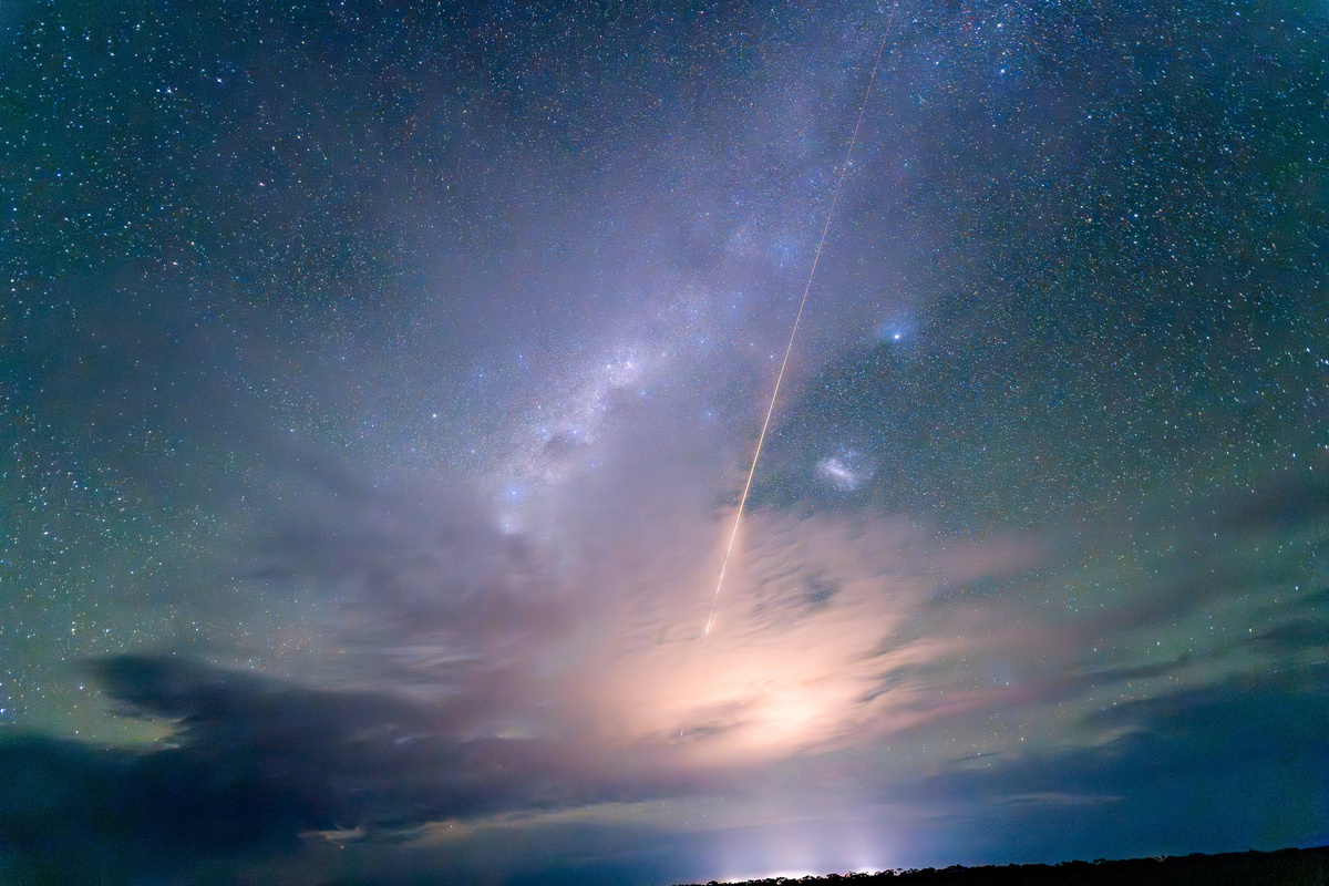 Снимок сделан с длинной выдержкой.  Credit: Varda Space Industries.