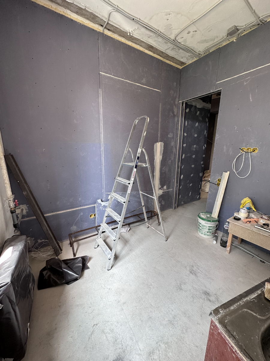 В процессе стройки. 