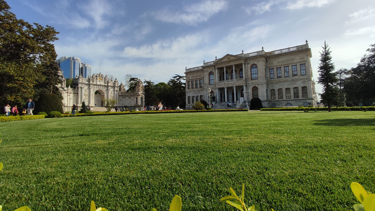 Дворец Долмабахче в Стамбуле.