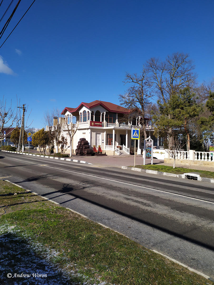 Ресторан Гермонасса на центральной улице им. К.Маркса