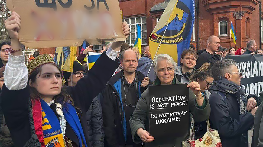 Давно замечено - чем дальше от Украины, тем сильнее её любят украинцы.