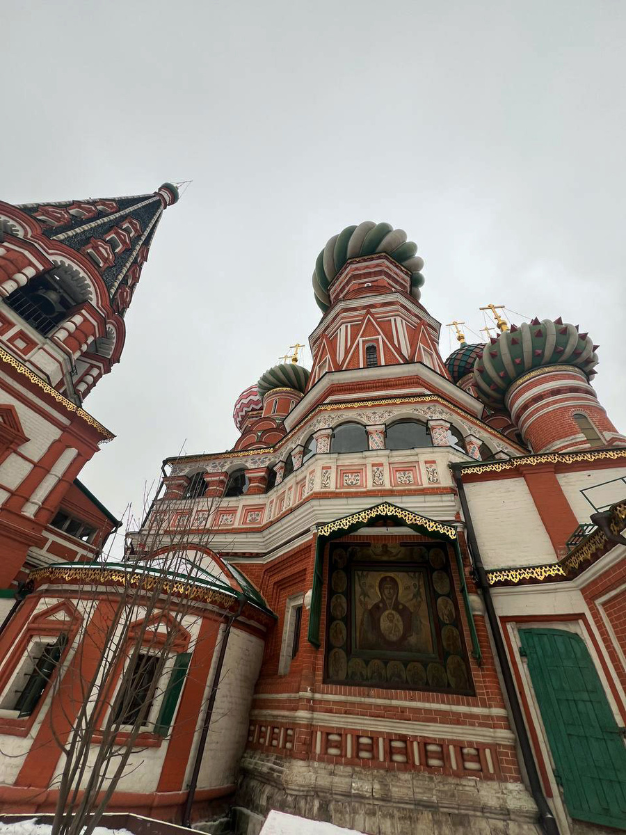 "И уже потянулись / Стрельчатые башенки кверху..." Д.Кедрин