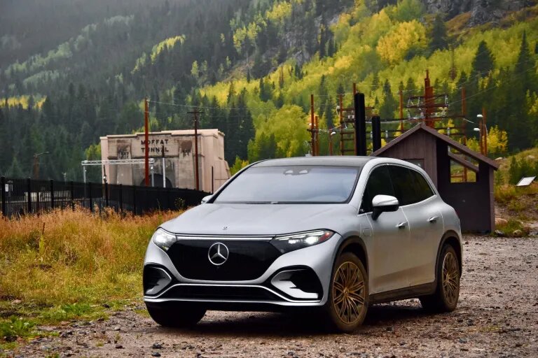 Внедорожник Mercedes-Benz EQS 2023 г