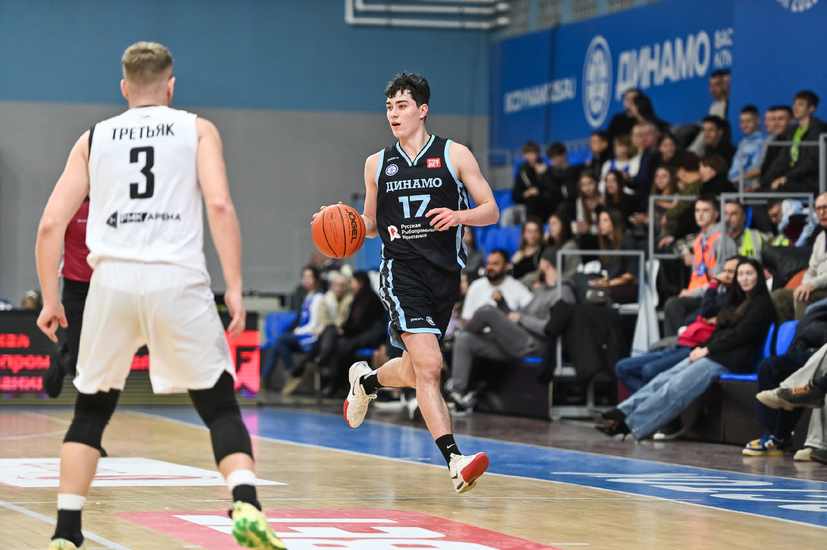 Никита Можаровский в игре за «Динамо»