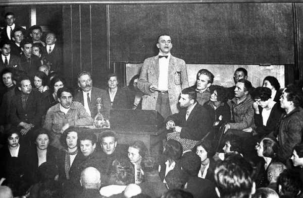 Выступление Маяковского.