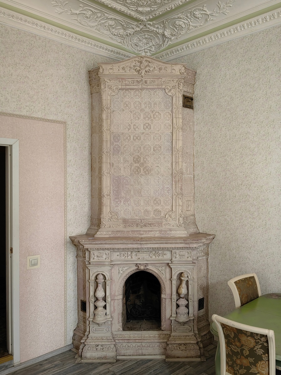 Каминная печь в отеле "Респекталь 140"