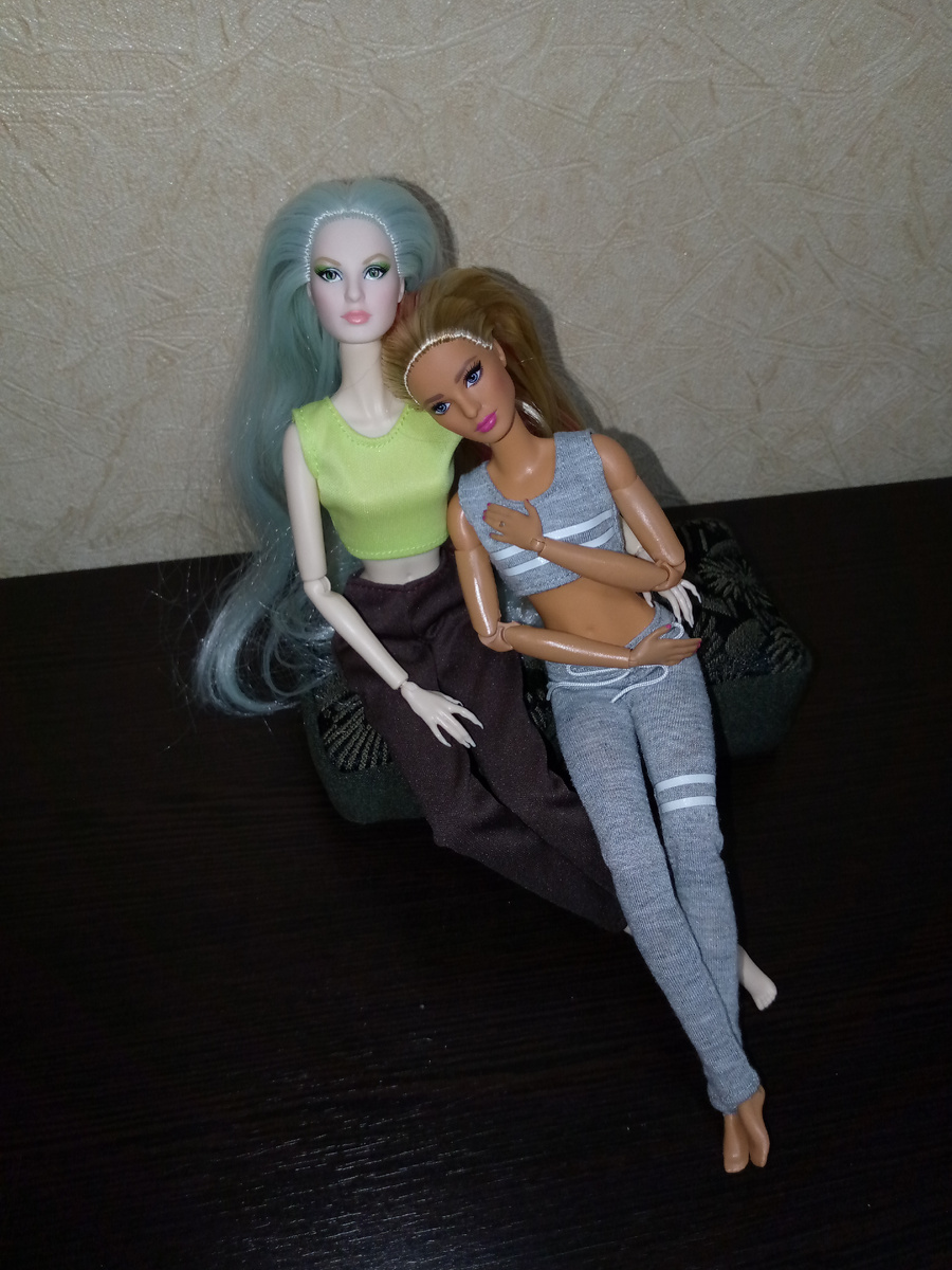 Адалинда и Николь.