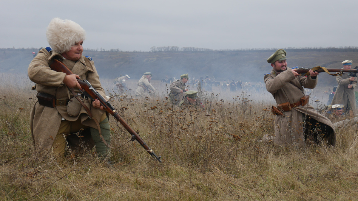 Реконструкция боя Гражданской войны. Фото из открытых источников
