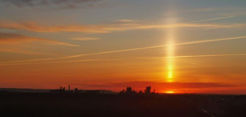В предзакатном мареве последний проблеск уходящего закатного солнца, как обещание порывистой и страстной ночи любви.