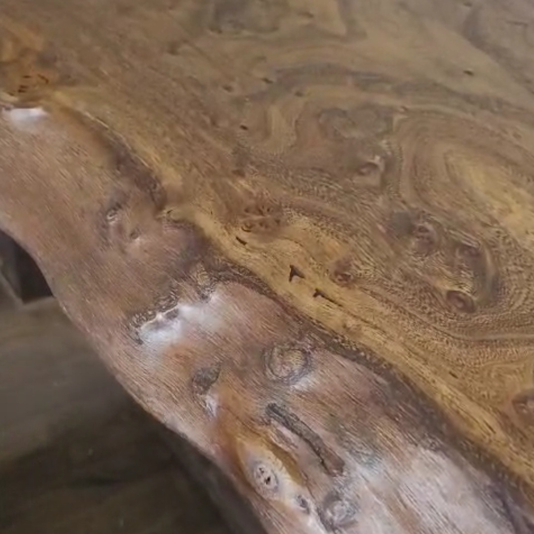 Фрагмент полки под телевизор. Карагач. 