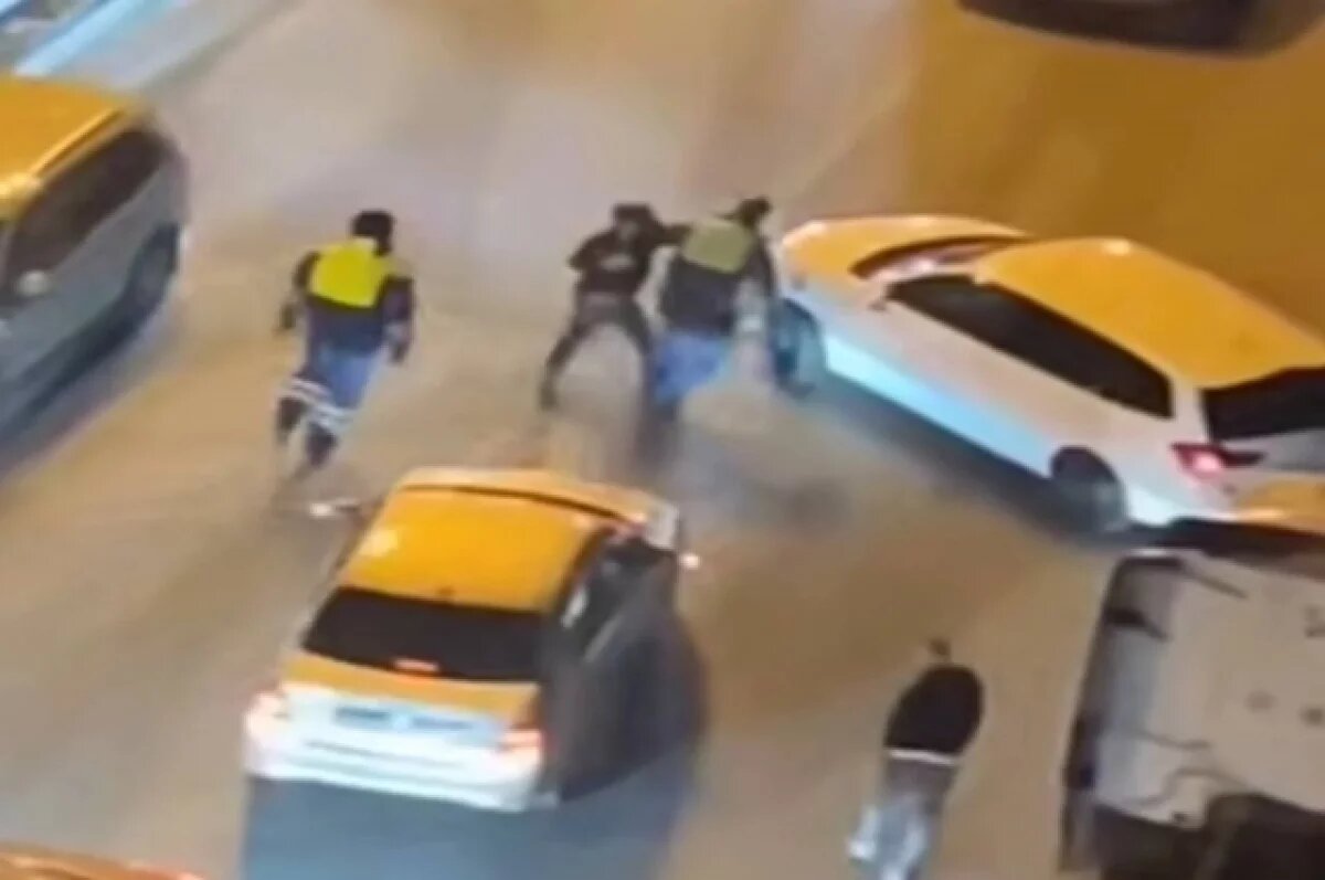    Во время задержания водитель оказал сопротивление, и полицейским пришлось применить физическую силу и использовать наручники