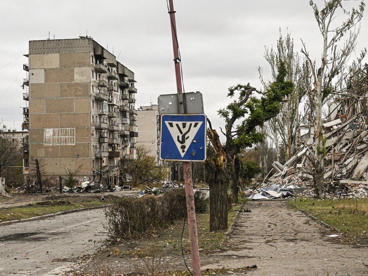    Жилой квартал в освобожденном городе Селидово в ДНР. В результате успешных действий соединений и воинских частей группировки войск "Центр" ВС России полностью освобожден город Селидово Донецкой Народной Республики.© РИА Новости / Станислав Красильников
