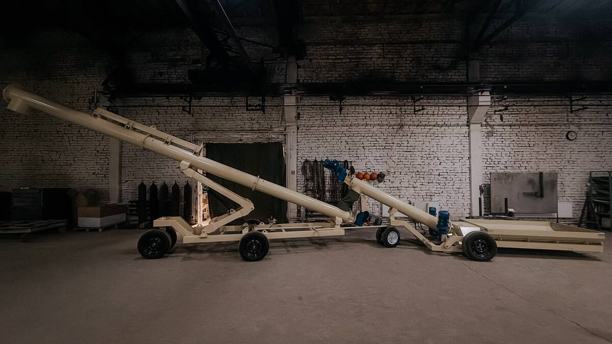 Разгрузчик с перегружателем в цементовоз