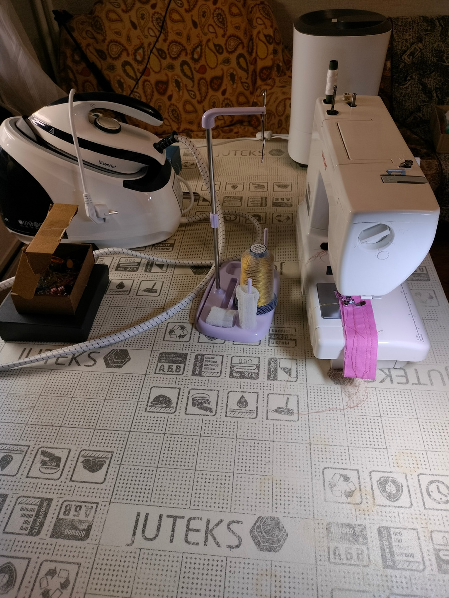 Фото автора. Моё рабочее место. Порядок- редкость