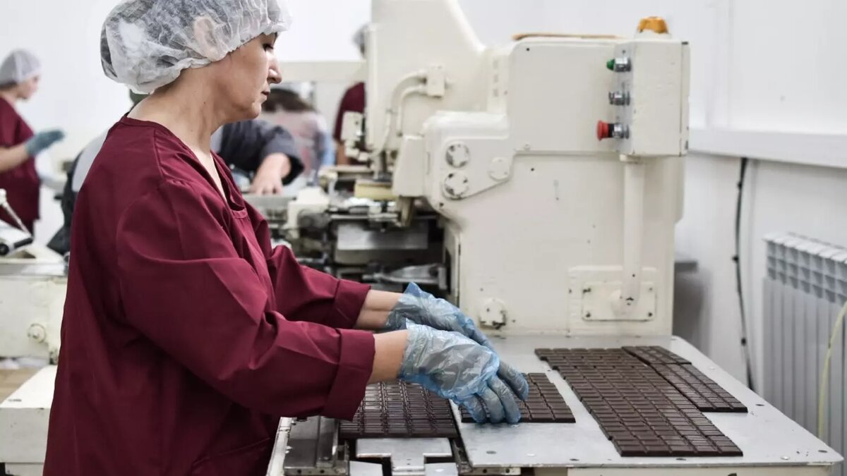 А вот отечественные производители кондитерских изделий пока не говорили о подобных корректировках цен. Фото: Дарья Немцева. 1MI