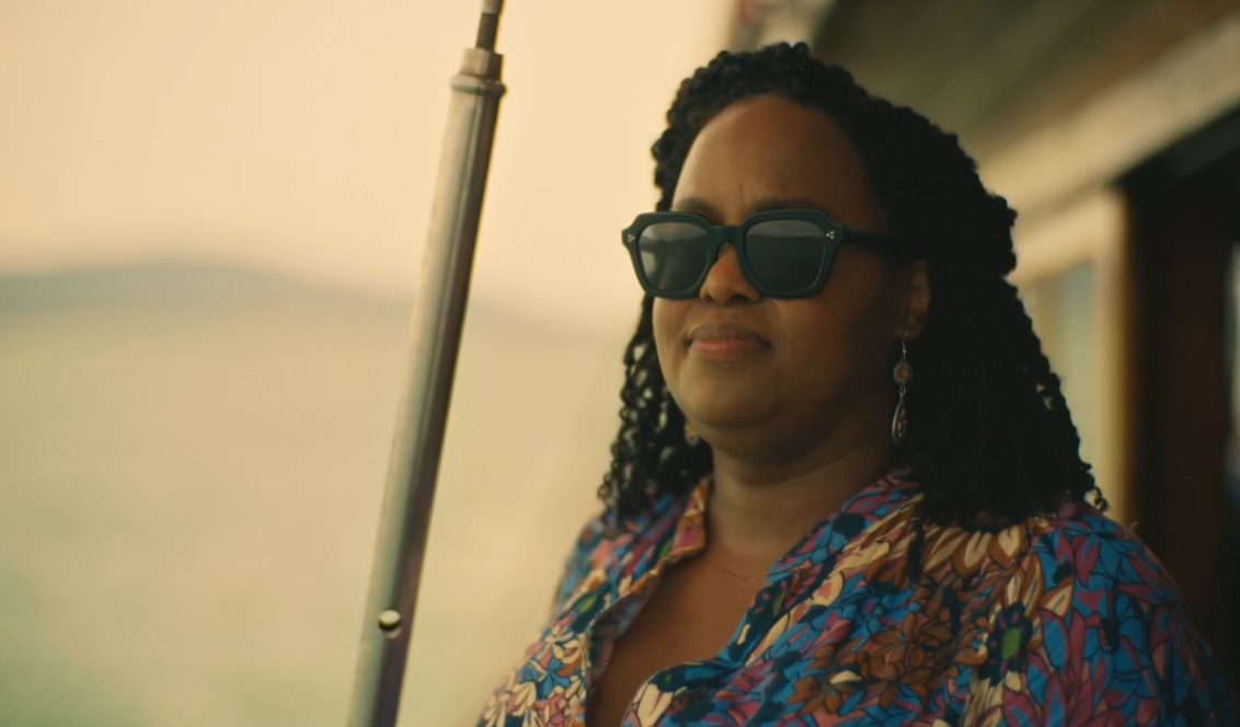 Наташа Ротуэлл — американская актриса, сценаристка, продюсер и комик.