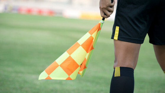    Футбольного арбитра, попросившего автограф у Месси, отстранили от судейства на полгода Андрей Галкин