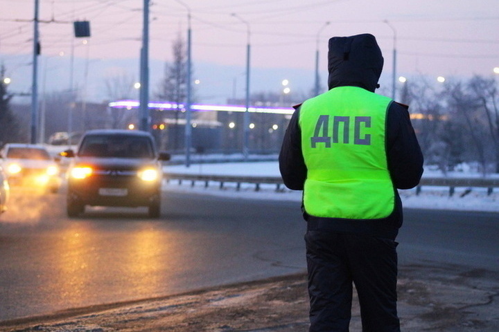 Омича арестовали на пять суток из-за тонированной машины